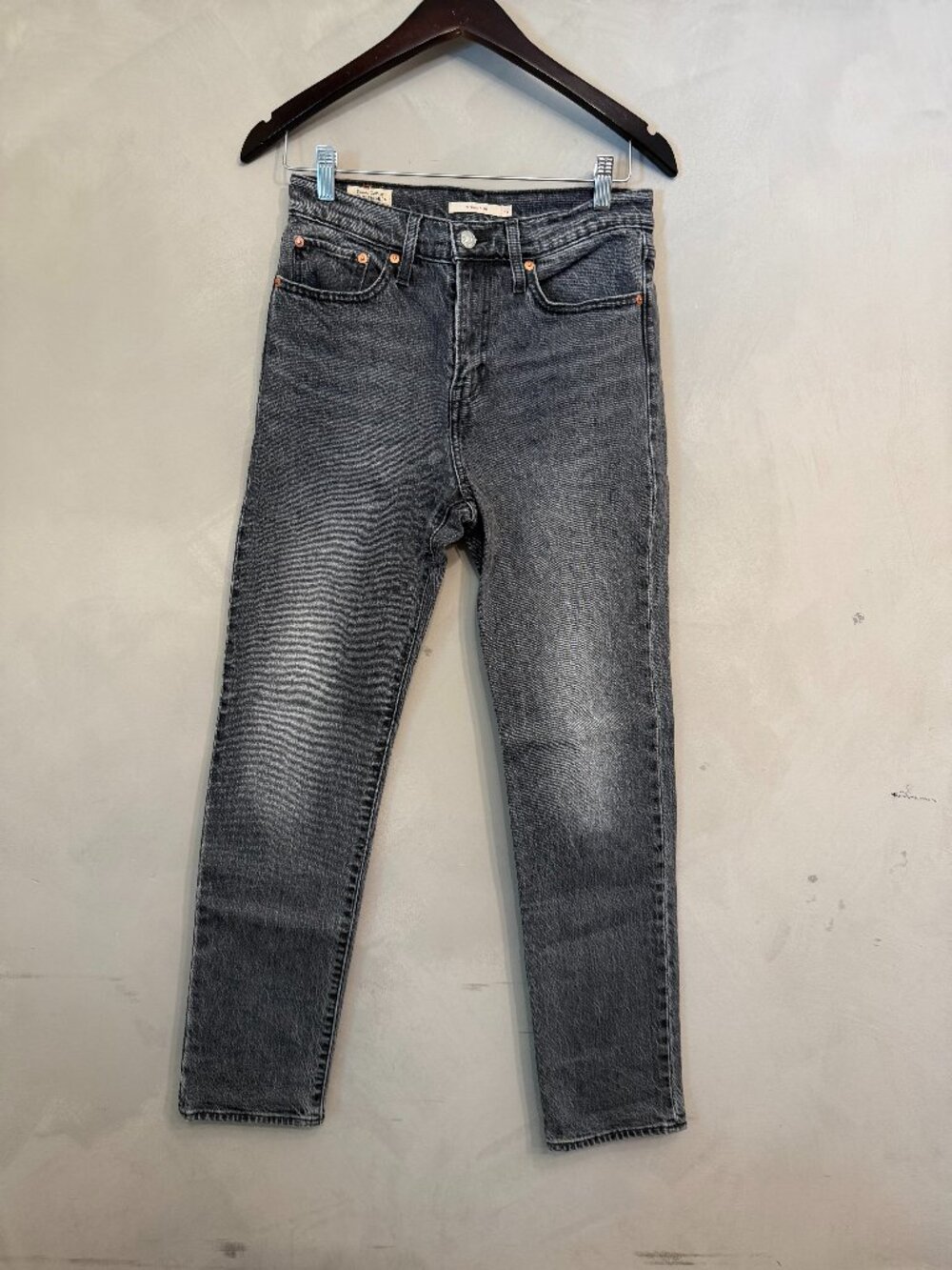 Levi’s Premium Wedgie Straight Jeans Gray Wash Size 27